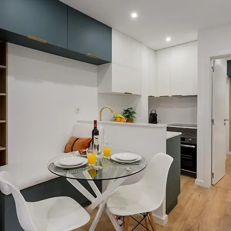 Petite Charm In Old Apartment *