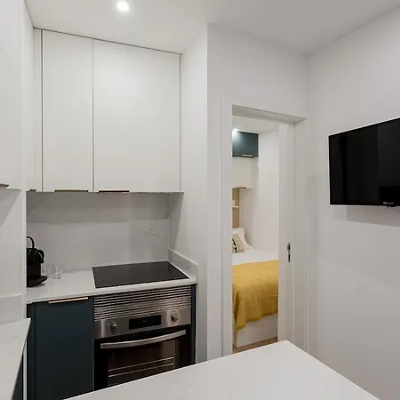 Petite Charm In Old Apartament *